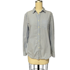 GAP Blue and White boyfriend Button Down Shirt small